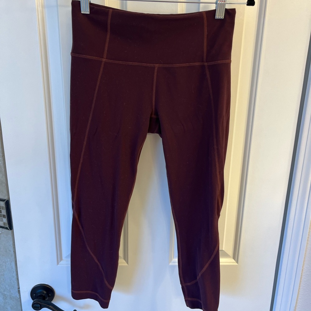 Athleta Salutation Burgundy Capri Leggings Size Small